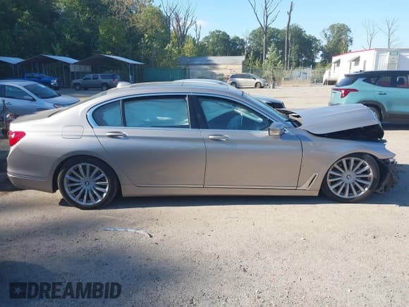 ✅ 2019 BMW 7 Series 740i • VIN: WBA7E2C58KB454729 • Lot: 43384940. Wystawiony na IAAI z przebiegiem 74 092 mil. Bezpłatny archiwum sprzedaży aukcyjnych z USA i szczegółowy raport historii pojazdu na DreamBid. Zdjęcie 14.