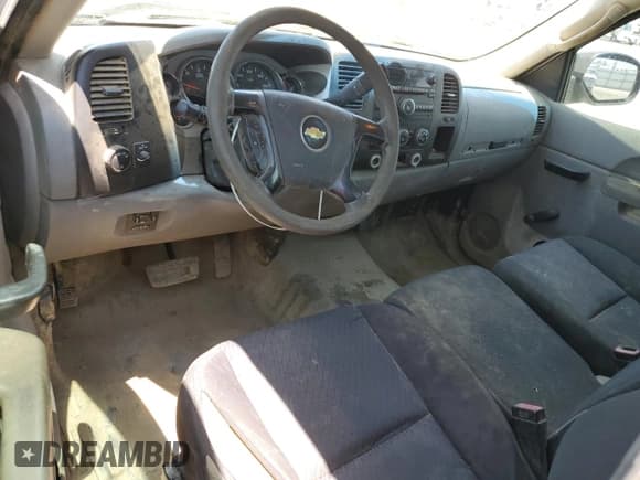 ✅ 2014 Chevrolet Silverado 2500HD Work Truck • VIN: 1GC0CVCG4EF163784 • Lot: 63701325. Wystawiony na Copart z przebiegiem 229 957 mil. Bezpłatny archiwum sprzedaży aukcyjnych z USA i szczegółowy raport historii pojazdu na DreamBid. Zdjęcie 8.