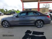 ✅ 2018 Mercedes-Benz C 300 • VIN: 55SWF4JB2JU243715 • Lot: 43393976. Wystawiony na IAAI z przebiegiem 60 047 mil. Bezpłatny archiwum sprzedaży aukcyjnych z USA i szczegółowy raport historii pojazdu na DreamBid. Zdjęcie 14.