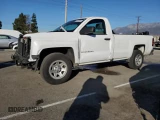 ✅ 2018 Chevrolet Silverado 1500 LS • VIN: 1GCNCNEHXJZ210143 • Лот: 81136304. Опубликован ранее на Copart с пробегом 52 197 миль. Бесплатный доступ к архиву аукционных продаж из США и подробный отчёт об истории автомобиля на DreamBid. Изображение 1.