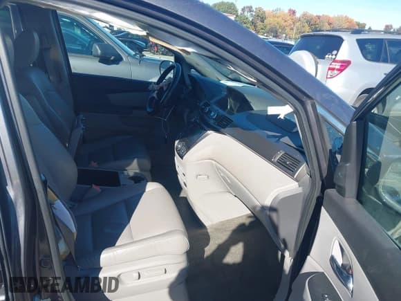 ✅ 2015 Honda Odyssey Touring Elite • VIN: 5FNRL5H94FB022009 • Lot: 43613862. Wystawiony na IAAI z przebiegiem 138 820 mil. Bezpłatny archiwum sprzedaży aukcyjnych z USA i szczegółowy raport historii pojazdu na DreamBid. Zdjęcie 5.