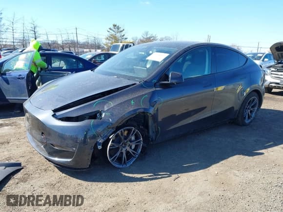 ✅ 2024 Tesla Model Y Long Range • VIN: 7SAYGDEE4RF149457 • Lot: 41700922. Wystawiony na IAAI z przebiegiem Nie podano. Bezpłatny archiwum sprzedaży aukcyjnych z USA i szczegółowy raport historii pojazdu na DreamBid. Zdjęcie 19.