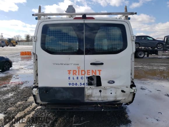 ✅ 2015 Ford Transit Cargo • VIN: 1FTNR2YM5FKA51604 • Lot: 43824925. Listed on Copart with 276,056 mi. Free auction sales archive from the USA and detailed vehicle history report at DreamBid. Image 6.