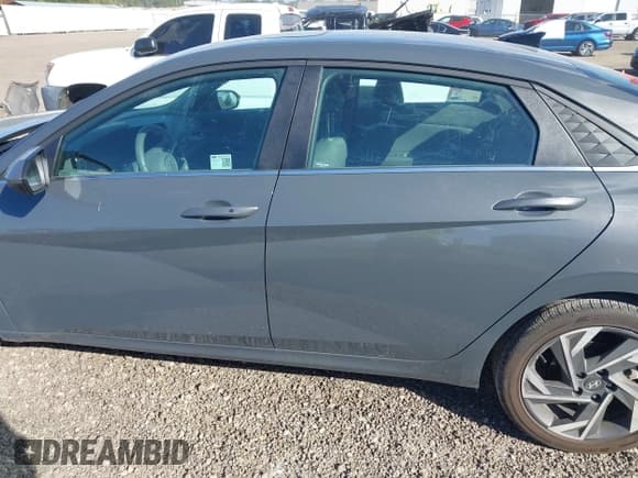 ✅ 2025 Hyundai Elantra SEL Convenience • VIN: KMHLS4DG0SU028975 • Lot: 43645484. Listed on IAAI with 13,552 mi. Free auction sales archive from the USA and detailed vehicle history report at DreamBid. Image 13.
