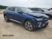 ✅ 2022 Buick Envision Essence • VIN: LRBFZPR48ND031686 • Лот: 63790455. Опубликован ранее на Copart с пробегом 43 443 миль. Бесплатный доступ к архиву аукционных продаж из США и подробный отчёт об истории автомобиля на DreamBid. Изображение 4.