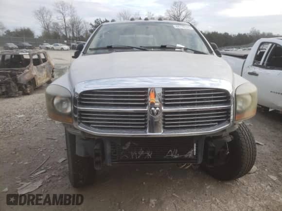 2006 Dodge 3500 SLT z VIN 3D7LX38C86G110538, wystawiony jako Copart lot #44110125 z przebiegiem Nie podano mil oraz Czysty tytuł • Clean title. Historia ofert i sprzedaży dostępna na DreamBid. Obrazek 5.