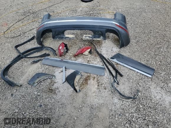 ✅ 2017 Volkswagen Touareg Wolfsburg Edition • VIN: WVGRF7BP3HD002656 • Lot: 71020515. Listed on Copart with 113,231 mi. Free auction sales archive from the USA and detailed vehicle history report at DreamBid. Image 13.