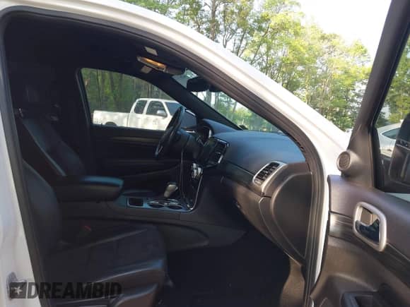 2020 Jeep Grand Cherokee Altitude z VIN 1C4RJEAG9LC106401, wystawiony jako IAAI lot #42611111 z przebiegiem 60 486 mil mil oraz . Historia ofert i sprzedaży dostępna na DreamBid. Obrazek 5.