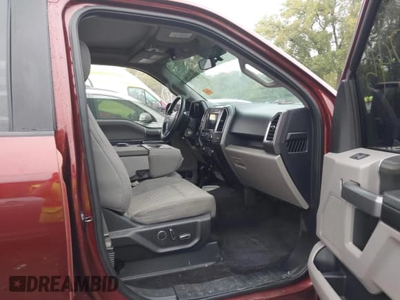 ✅ 2017 Ford F-150 XL • VIN: 1FTEW1EF4HFA65644 • Lot: 43292295. Wystawiony na IAAI z przebiegiem 112 170 mil. Bezpłatny archiwum sprzedaży aukcyjnych z USA i szczegółowy raport historii pojazdu na DreamBid. Zdjęcie 5.