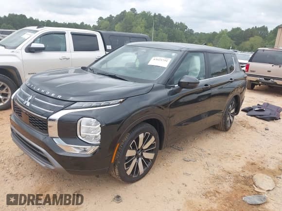 ✅ 2025 Mitsubishi Outlander SE • VIN: JA4J3VA8XSZ018575 • Lot: 43025751. Wystawiony na IAAI z przebiegiem 9 461 mil. Bezpłatny archiwum sprzedaży aukcyjnych z USA i szczegółowy raport historii pojazdu na DreamBid. Zdjęcie 2.