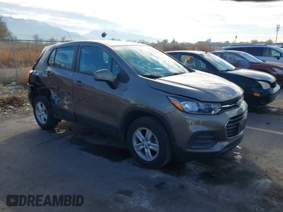 ✅ 2021 Chevrolet Trax LS • VIN: KL7CJNSB1MB358513 • Lot: 43753020. Listed on IAAI with 37,049 mi. Free auction sales archive from the USA and detailed vehicle history report at DreamBid. Image 1.