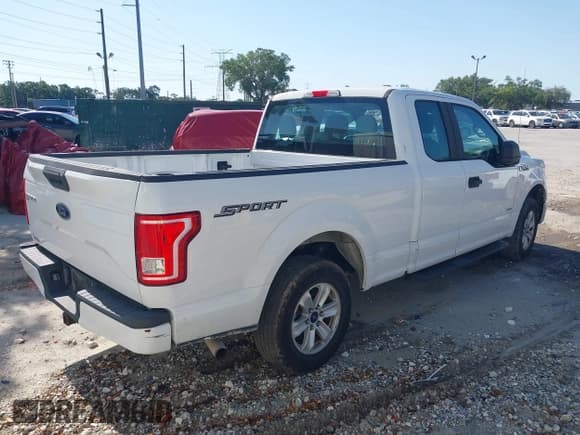 ✅ 2016 Ford F-150 XL • VIN: 1FTEX1CP4GFC85325 • Лот: 41949318. Опубликован ранее на IAAI с пробегом 252 263 миль. Бесплатный доступ к архиву аукционных продаж из США и подробный отчёт об истории автомобиля на DreamBid. Изображение 4.