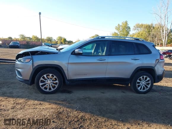 ✅ 2020 Jeep Cherokee Latitude • VIN: 1C4PJLCB4LD542435 • Lot: 43523251. Listed on IAAI with 114,017 mi. Free auction sales archive from the USA and detailed vehicle history report at DreamBid. Image 14.