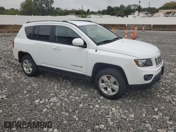 ✅ 2017 Jeep Compass Latitude • VIN: 1C4NJCEA7HD207088 • Lot: 82153285. Listed on Copart with 141,091 mi. Free auction sales archive from the USA and detailed vehicle history report at DreamBid. Image 4.
