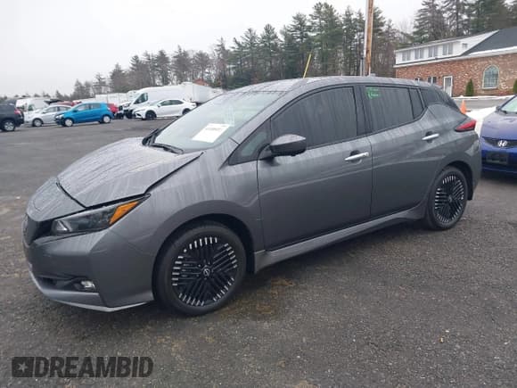 ✅ 2025 Nissan LEAF SV Plus • VIN: 1N4CZ1CV0SC561211 • Lot: 41008053. Wystawiony na IAAI z przebiegiem 1 042 mil. Bezpłatny archiwum sprzedaży aukcyjnych z USA i szczegółowy raport historii pojazdu na DreamBid. Zdjęcie 2.