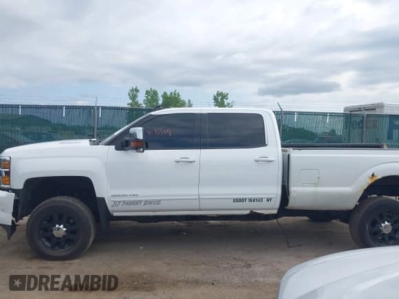 ✅ 2015 Chevrolet Silverado 2500HD LT • VIN: 1GC1KVE85FF611982 • Lot: 42755814. Listed on IAAI with 130,712 mi. Free auction sales archive from the USA and detailed vehicle history report at DreamBid. Image 14.