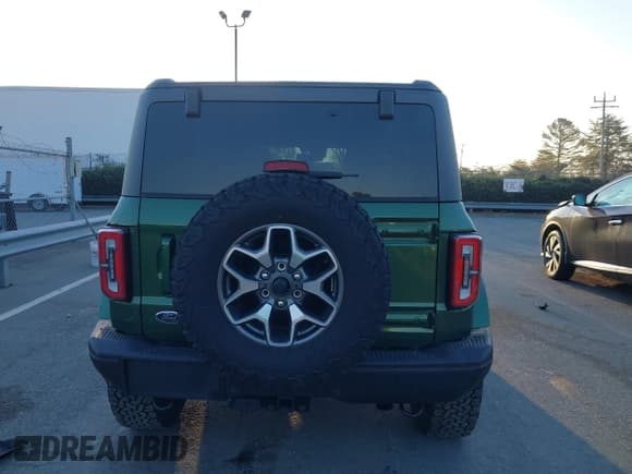 ✅ 2023 Ford Bronco • VIN: 1FMEE5DP2PLB43810 • Lot: 41656885. Wystawiony na IAAI z przebiegiem 22 178 mil. Bezpłatny archiwum sprzedaży aukcyjnych z USA i szczegółowy raport historii pojazdu na DreamBid. Zdjęcie 16.