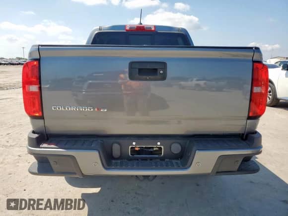 2020 Chevrolet Colorado 2WD Z71 z VIN 1GCGSDEN3L1226598, wystawiony jako Copart lot #57973175 z przebiegiem 68 351 mil mil oraz Szkoda całkowita • Salvage title. Historia ofert i sprzedaży dostępna na DreamBid. Obrazek 6.