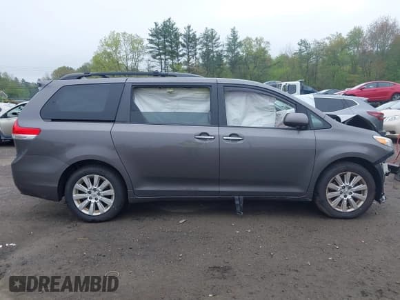 ✅ 2012 Toyota Sienna XLE • VIN: 5TDDK3DC8CS044153 • Lot: 42174323. Wystawiony na IAAI z przebiegiem 132 828 mil. Bezpłatny archiwum sprzedaży aukcyjnych z USA i szczegółowy raport historii pojazdu na DreamBid. Zdjęcie 13.