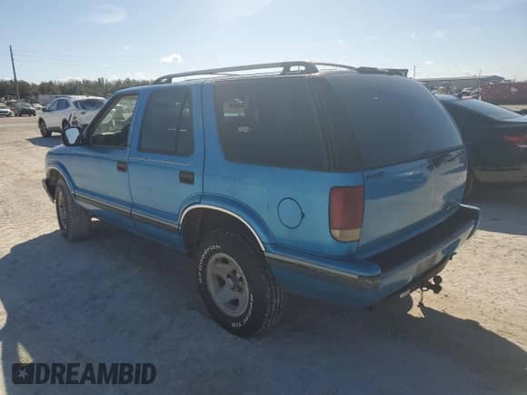 1995 Chevrolet Blazer с VIN 1GNCS13W7SK206038, выставлен на аукционе Copart как лот 76593134 с пробегом 135 008 миль миль и Списание • Salvage title. История ставок и продаж доступна на DreamBid. Изображение 2.