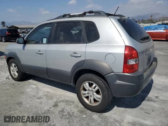 2008 Hyundai Tucson SE z VIN KM8JN12D98U916056, wystawiony jako Copart lot #72549324 z przebiegiem 184 863 mil mil oraz Czysty tytuł • Clean title. Historia ofert i sprzedaży dostępna na DreamBid. Obrazek 2.