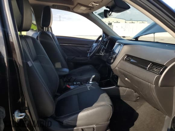 ✅ 2018 Mitsubishi Outlander SEL • VIN: JA4J24A5XJZ043347 • Lot: 72040375. Wystawiony na Copart z przebiegiem 53 668 mil. Bezpłatny archiwum sprzedaży aukcyjnych z USA i szczegółowy raport historii pojazdu na DreamBid. Zdjęcie 7.