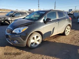✅ 2015 Buick Encore Leather • VIN: KL4CJGSB7FB160885 • Lot: 92701115. Wystawiony na Copart z przebiegiem 47 134 mil. Bezpłatny archiwum sprzedaży aukcyjnych z USA i szczegółowy raport historii pojazdu na DreamBid. Zdjęcie 1.