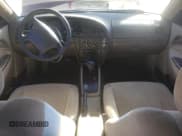 ✅ 2000 Daewoo Nubira CDX • VIN: KLAJB82Z7YK546648 • Lot: 43050445. Wystawiony na Copart z przebiegiem 77 874 mil. Bezpłatny archiwum sprzedaży aukcyjnych z USA i szczegółowy raport historii pojazdu na DreamBid. Zdjęcie 8.