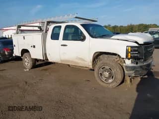 2011 Chevrolet Silverado 2500HD Work Truck z VIN 1GB2CVCGXBZ347523, wystawiony jako IAAI lot #43255646 z przebiegiem 285 521 mil mil oraz . Historia ofert i sprzedaży dostępna na DreamBid. Obrazek 1.