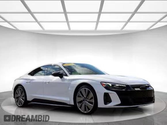 ✅ 2022 Audi e-tron GT Prestige • VIN: WAUEJBFWXN7003204 • Lot: 82041565. Wystawiony na Copart z przebiegiem 47 349 mil. Bezpłatny archiwum sprzedaży aukcyjnych z USA i szczegółowy raport historii pojazdu na DreamBid. Zdjęcie 1.