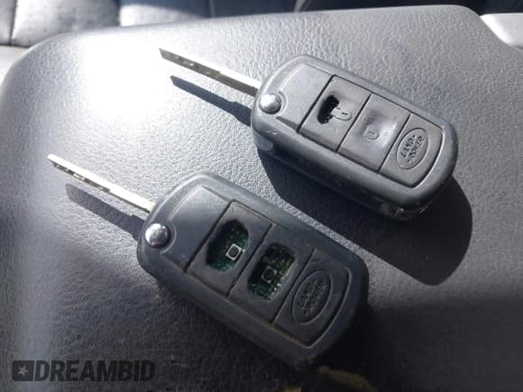 ✅ 2006 Land Rover LR3 SE • VIN: SALAD25486A367210 • Lot: 42153416. Listed on IAAI with 209,027 mi. Free auction sales archive from the USA and detailed vehicle history report at DreamBid. Image 11.