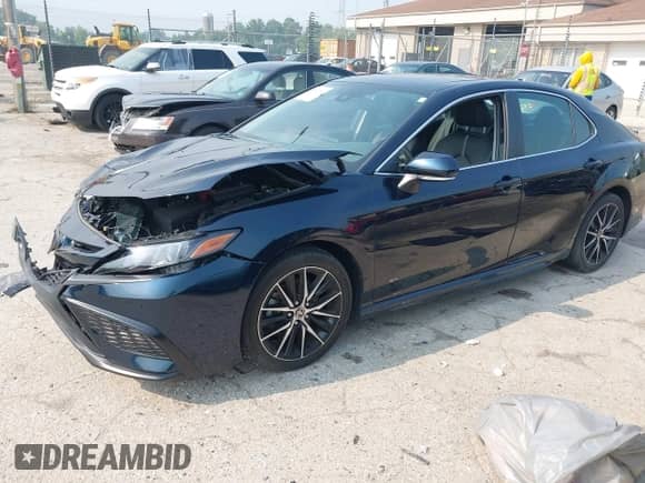 2021 Toyota Camry SE with VIN 4T1T11BKXMU042040, listed as a IAAI auction lot 42879951 with 35,130 mi miles and . Bid and sale history available at DreamBid. Image 2.