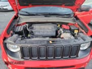 ✅ 2021 Jeep Renegade Latitude • VIN: ZACNJDBB6MPM75898 • Lot: 82727755. Wystawiony na Copart z przebiegiem 71 737 mil. Bezpłatny archiwum sprzedaży aukcyjnych z USA i szczegółowy raport historii pojazdu na DreamBid. Zdjęcie 12.