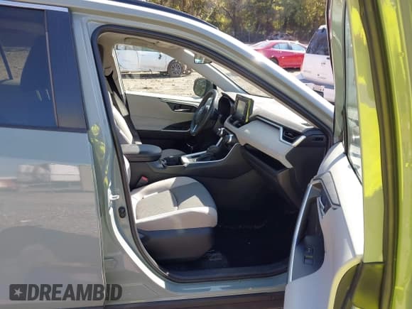 ✅ 2020 Toyota RAV4 XLE • VIN: 2T3W1RFV4LC058127 • Лот: 43363871. Опубликован ранее на IAAI с пробегом 72 196 миль. Бесплатный доступ к архиву аукционных продаж из США и подробный отчёт об истории автомобиля на DreamBid. Изображение 5.