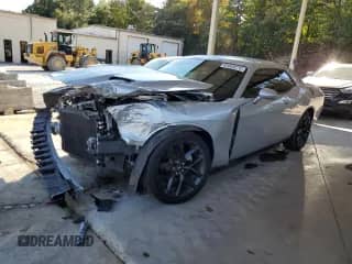 2021 Dodge Challenger SXT z VIN 2C3CDZAG8MH676185, wystawiony jako Copart lot #81059275 z przebiegiem 59 371 mil mil oraz Szkoda całkowita • Salvage title. Historia ofert i sprzedaży dostępna na DreamBid. Obrazek 1.