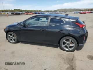 2019 Hyundai Veloster 2.0 z VIN KMHTG6AF1KU010011, wystawiony jako Copart lot #52741505 z przebiegiem 57 133 mil mil oraz Szkoda całkowita • Salvage title. Historia ofert i sprzedaży dostępna na DreamBid. Obrazek 2.