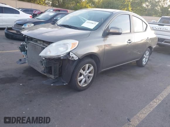 ✅ 2012 Nissan Versa SV • VIN: 3N1CN7AP1CL891011 • Lot: 43155873. Wystawiony na IAAI z przebiegiem 142 120 mil. Bezpłatny archiwum sprzedaży aukcyjnych z USA i szczegółowy raport historii pojazdu na DreamBid. Zdjęcie 2.