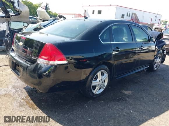 2014 Chevrolet Impala Police Police z VIN 2G1WD5E32E1152784, wystawiony jako IAAI lot #42370670 z przebiegiem 150 931 mil mil oraz . Historia ofert i sprzedaży dostępna na DreamBid. Obrazek 4.