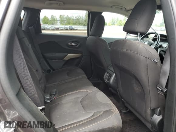 ✅ 2018 Jeep Cherokee Latitude • VIN: 1C4PJMCX1JD597374 • Лот: 69274905. Опубликован ранее на Copart с пробегом 195 812 миль. Бесплатный доступ к архиву аукционных продаж из США и подробный отчёт об истории автомобиля на DreamBid. Изображение 11.