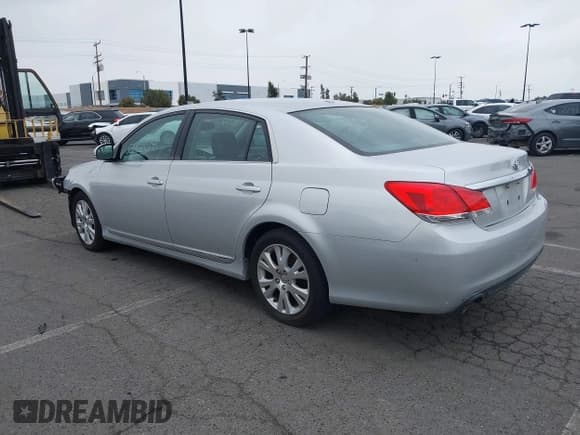 ✅ 2012 Toyota Avalon • VIN: 4T1BK3DB7CU449944 • Lot: 40809208. Wystawiony na IAAI z przebiegiem 113 676 mil. Bezpłatny archiwum sprzedaży aukcyjnych z USA i szczegółowy raport historii pojazdu na DreamBid. Zdjęcie 3.