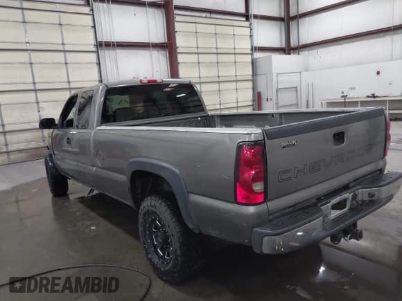 ✅ 2006 Chevrolet Silverado 2500HD LT1 • VIN: 1GCHK29UX6E263400 • Lot: 43512984. Wystawiony na IAAI z przebiegiem 185 395 mil. Bezpłatny archiwum sprzedaży aukcyjnych z USA i szczegółowy raport historii pojazdu na DreamBid. Zdjęcie 3.