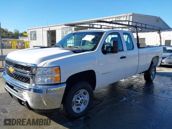 ✅ 2013 Chevrolet Silverado 2500HD Work Truck • VIN: 1GC2CVCG2DZ185563 • Lot: 43411016. Wystawiony na IAAI z przebiegiem 221 398 mil. Bezpłatny archiwum sprzedaży aukcyjnych z USA i szczegółowy raport historii pojazdu na DreamBid. Zdjęcie 2.