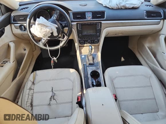 ✅ 2017 Volkswagen Passat SE • VIN: 1VWBT7A39HC032566 • Лот: 86622945. Опубликован ранее на Copart с пробегом 129 749 миль. Бесплатный доступ к архиву аукционных продаж из США и подробный отчёт об истории автомобиля на DreamBid. Изображение 8.