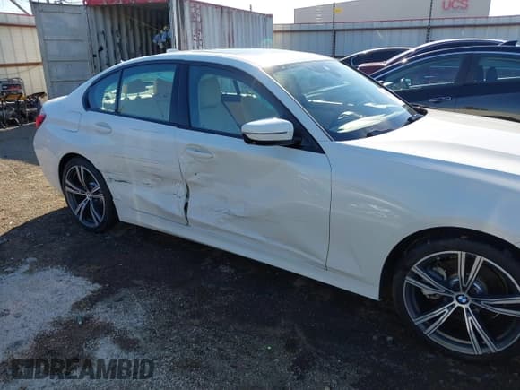 ✅ 2019 BMW 3 Series 330i • VIN: 3MW5R1J54K8A03730 • Lot: 41026157. Listed on IAAI with 68,707 mi. Free auction sales archive from the USA and detailed vehicle history report at DreamBid. Image 6.
