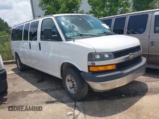 ✅ 2020 Chevrolet Express Passenger LT • VIN: 1GAZGPFG7L1228603 • Lot: 42917657. Wystawiony na IAAI z przebiegiem 54 144 mil. Bezpłatny archiwum sprzedaży aukcyjnych z USA i szczegółowy raport historii pojazdu na DreamBid. Zdjęcie 1.