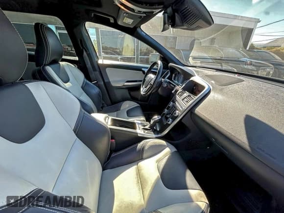 ✅ 2016 Volvo XC60 T5 Drive-E Platinum • VIN: YV440MDM8G2790634 • Lot: 94181395. Listed on Copart with 103,286 mi. Free auction sales archive from the USA and detailed vehicle history report at DreamBid. Image 5.