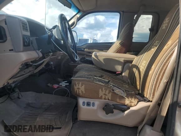 ✅ 1999 Ford F-350 XL • VIN: 1FTWX33F0XEB46970 • Лот: 84761085. Опубликован ранее на Copart с пробегом 305 041 миль. Бесплатный доступ к архиву аукционных продаж из США и подробный отчёт об истории автомобиля на DreamBid. Изображение 7.