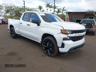 ✅ 2020 Chevrolet Silverado 1500 Custom • VIN: 1GCRWBEHXLZ138466 • Lot: 43021077. Wystawiony na IAAI z przebiegiem 117 741 mil. Bezpłatny archiwum sprzedaży aukcyjnych z USA i szczegółowy raport historii pojazdu na DreamBid. Zdjęcie 1.