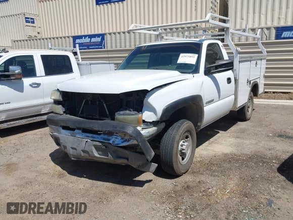✅ 2005 Chevrolet Silverado 2500HD Work Truck • VIN: 1GBHC24U45E226673 • Lot: 42975891. Wystawiony na IAAI z przebiegiem 254 063 mil. Bezpłatny archiwum sprzedaży aukcyjnych z USA i szczegółowy raport historii pojazdu na DreamBid. Zdjęcie 2.