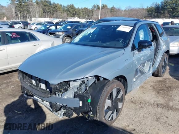 ✅ 2024 Volvo XC60 Plus Dark Theme • VIN: YV4H60DL0R1918759 • Lot: 41495835. Listed on IAAI with 3,277 mi. Free auction sales archive from the USA and detailed vehicle history report at DreamBid. Image 2.